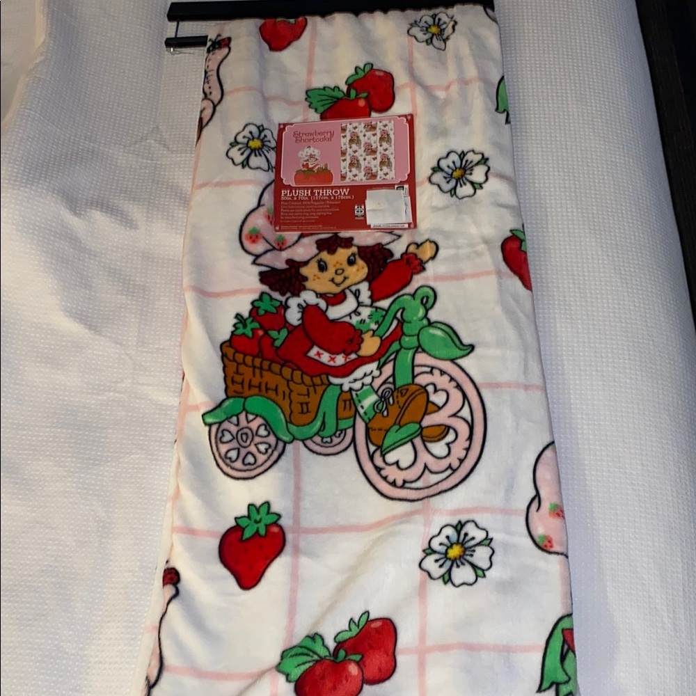 Strawberry shortcake plush throw